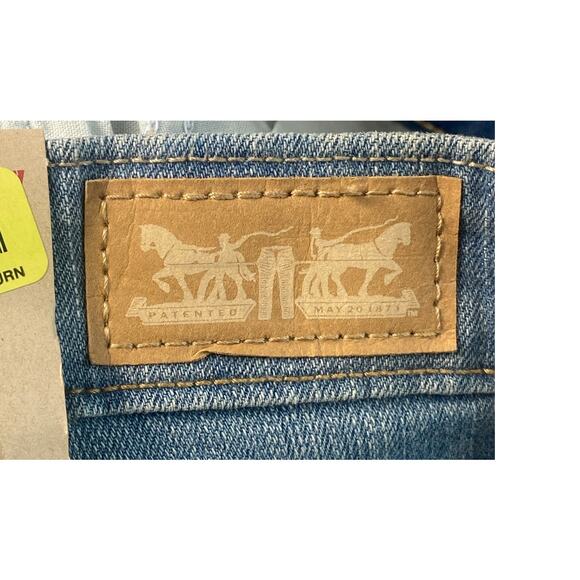 Levi's Blue Denim Classic Capri Rolled Hem Light Wash Jeans Women's Size 8 NWT - Picture 6 of 9